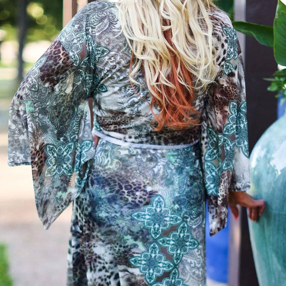 NWT Save The Faith Animal Medallion Kimono - Picture 12 of 13